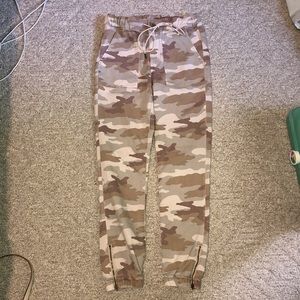 American Eagle Joggers